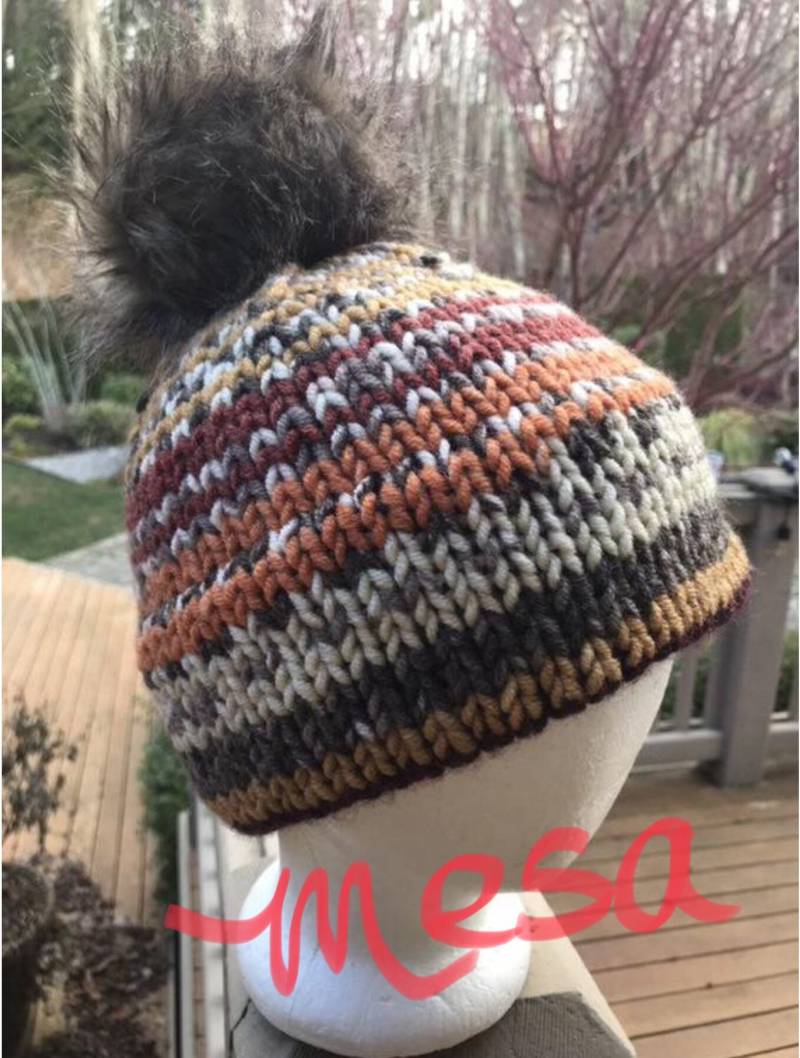 Sofort Lieferbar - Grobstrick Handgestrickte Mehrfarbige Mütze Mit Kunstfell Pom Sofort Lieferbar - Grobstrick Handgestrickte Mehrfarbige Mütze Mit Kunstfell Pom von KnotableKnits