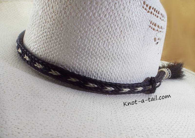 Cowboy Hutband, Rosshaar Elegant, Western Seitliche Quaste, Schwarz-Weiß, Rodeo von Knotatail