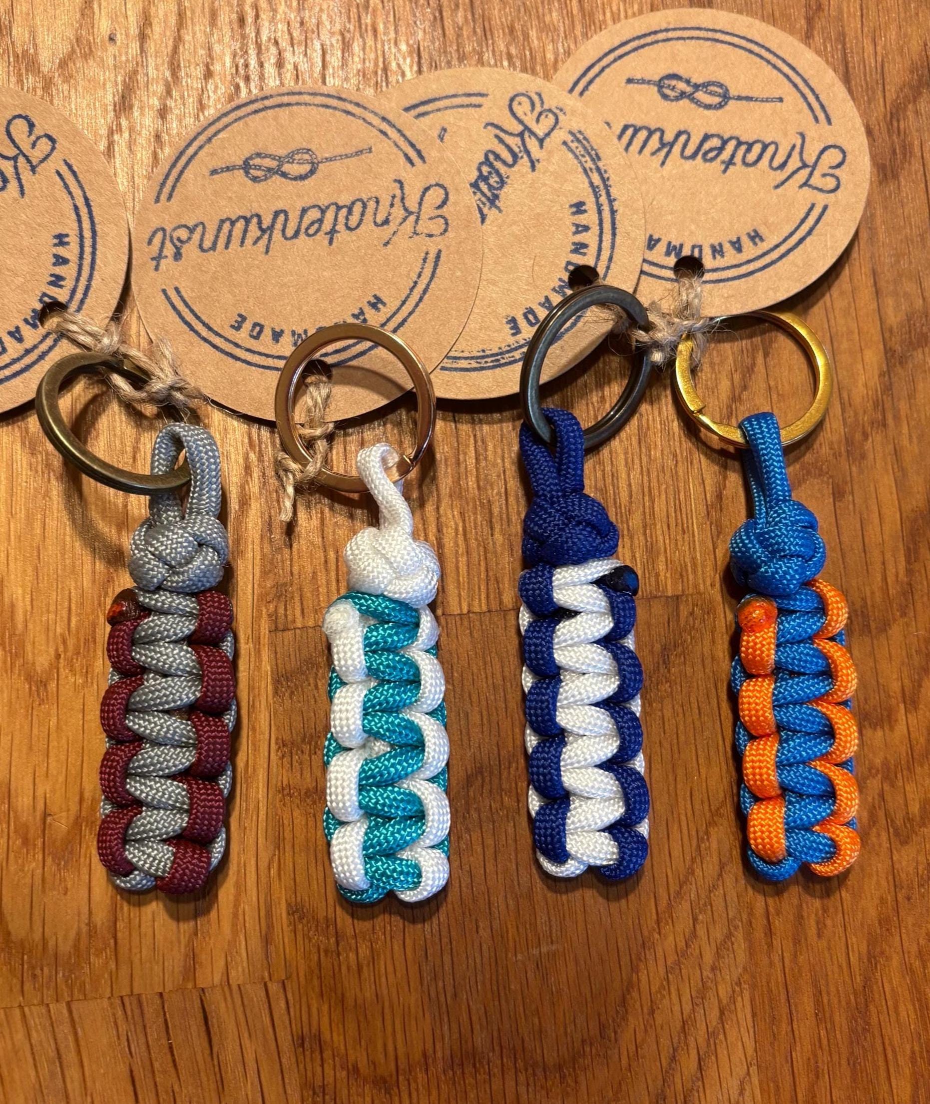 Maritimer Schlüsselanhänger Aus Paracord Mit Schlüsselring Zweifarbig von KnotenKunstHandmade