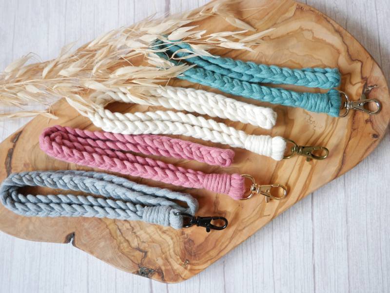 Makramee Schlüsselband | Für Kinder Geschenk Zur Einschulung in Verschiedenen Farben von KnotenRaum