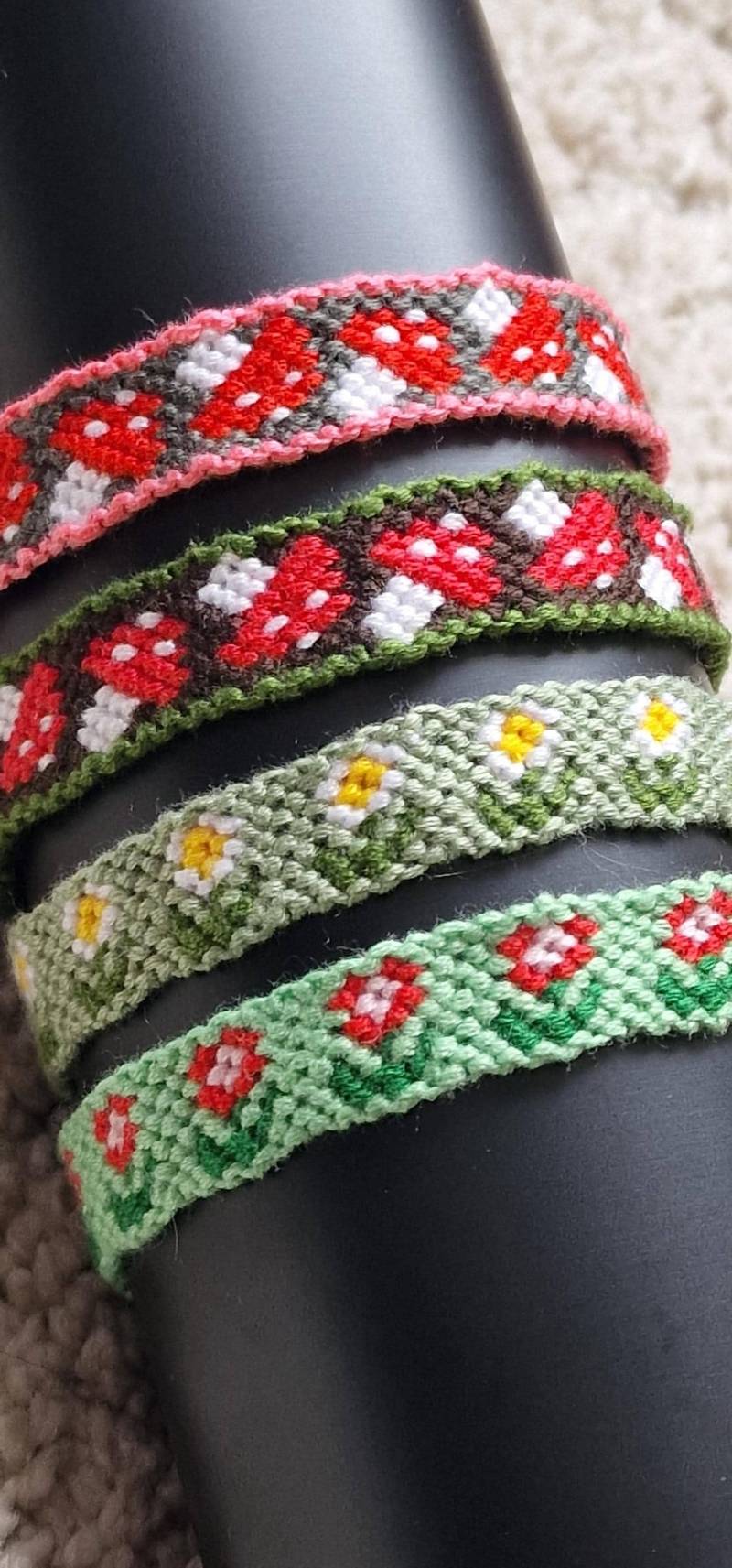 Freundschaftsband Armband Geknüpft Fliegenpilz Blümchen Freundschaftsband Armband Geknüpft Fliegenpilz Blümchen von FadenUndKnoten