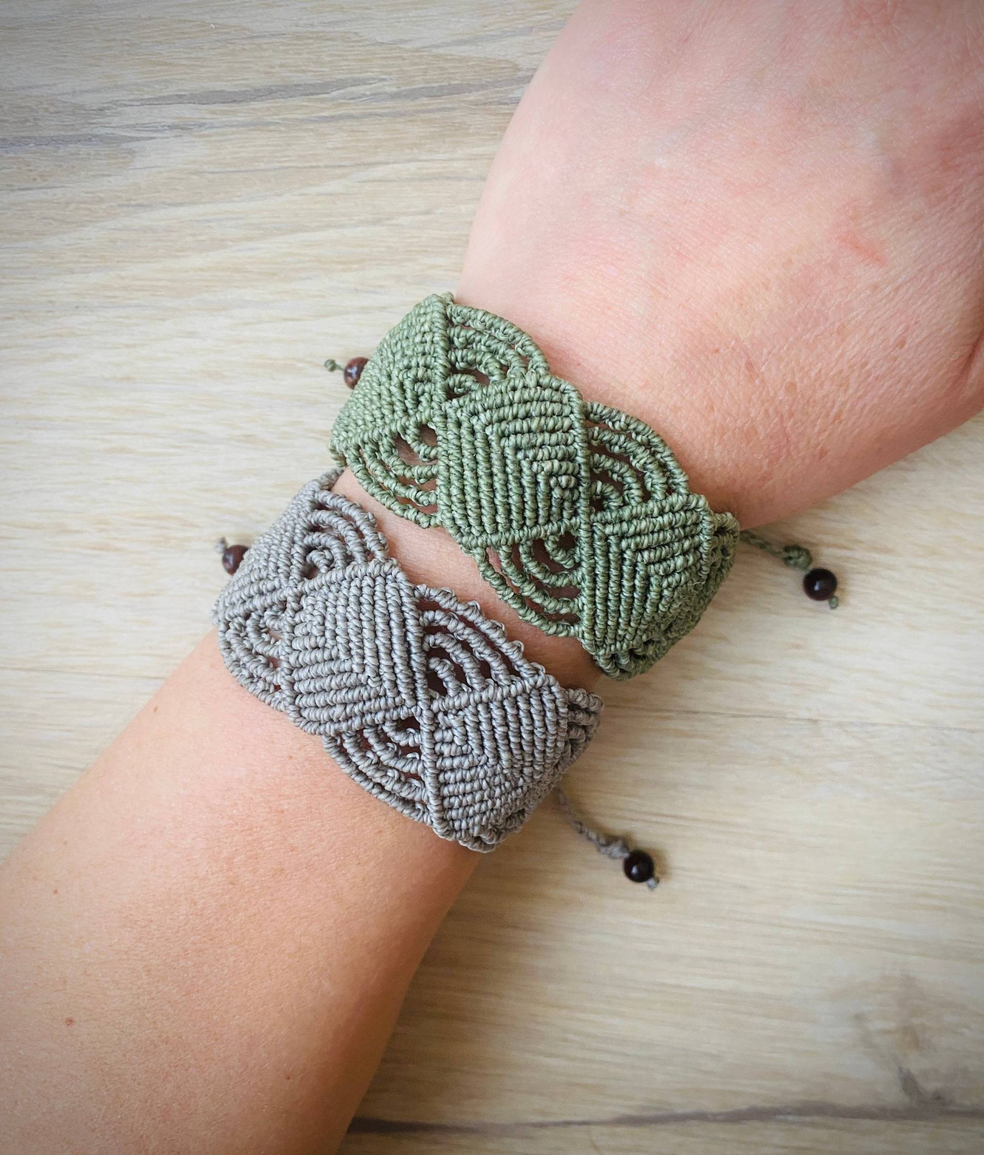 Makramee Armband Mit Rotem Tigerauge von Knotenland