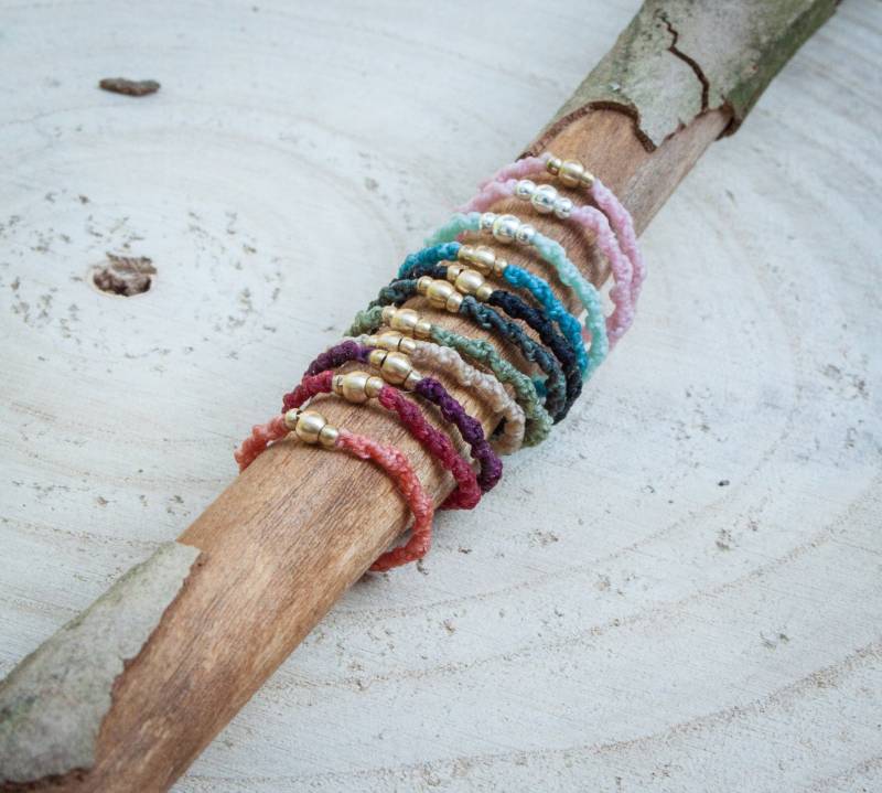 Makramee Fingerring Filigran in Verschiedenen Farben Makramee Fingerring Filigran in Verschiedenen Farben von Knotenland