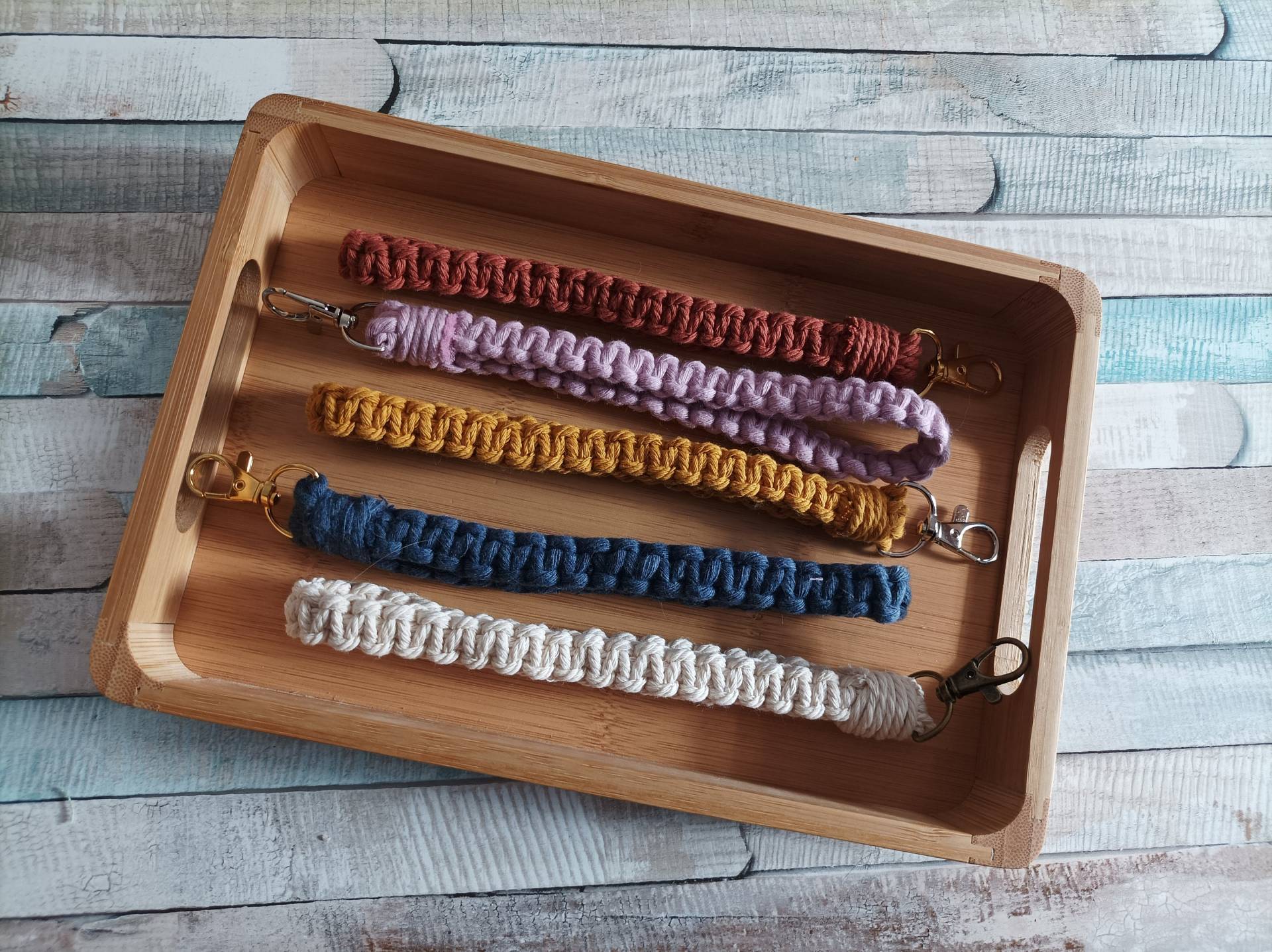 Makramee Schlüsselband "Wristlet" Geschenk Mitbringsel Muttertag Makramee Schlüsselband "Wristlet" Geschenk Mitbringsel Muttertag von KnotsAndHoops