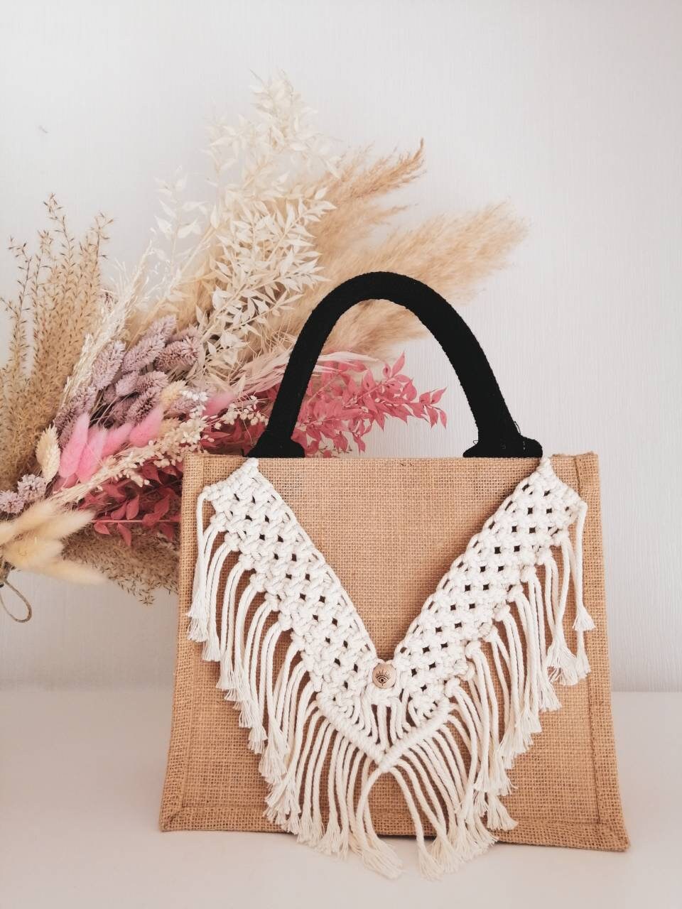 Jute Shopper "Eye" Mini Mit Makramee Detail, Jutetasche, Giftbag, Geschenktasche, Strand, Strandtasche, Bohohochzeit, Boho von KnotsandKnotsDE