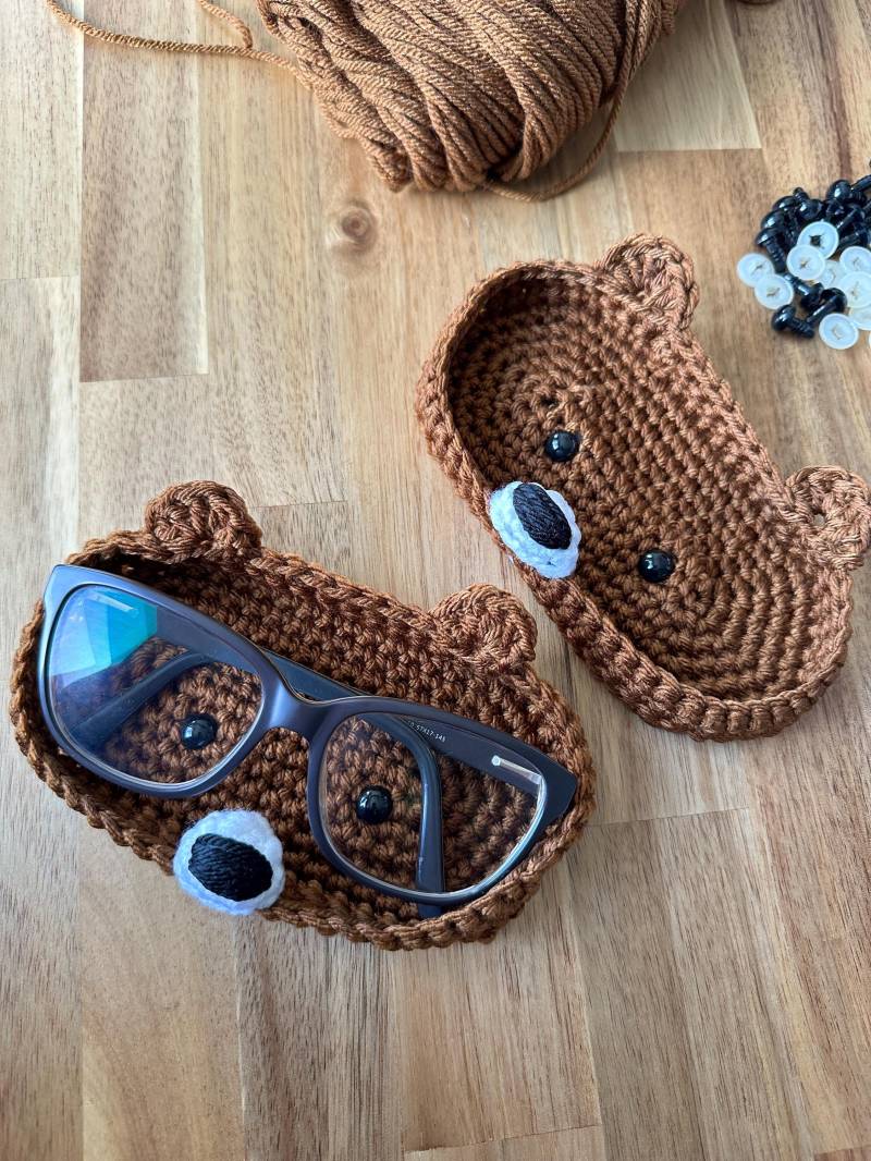 Gehäkelte Bärenbrille Tablett von KnotsbyPj