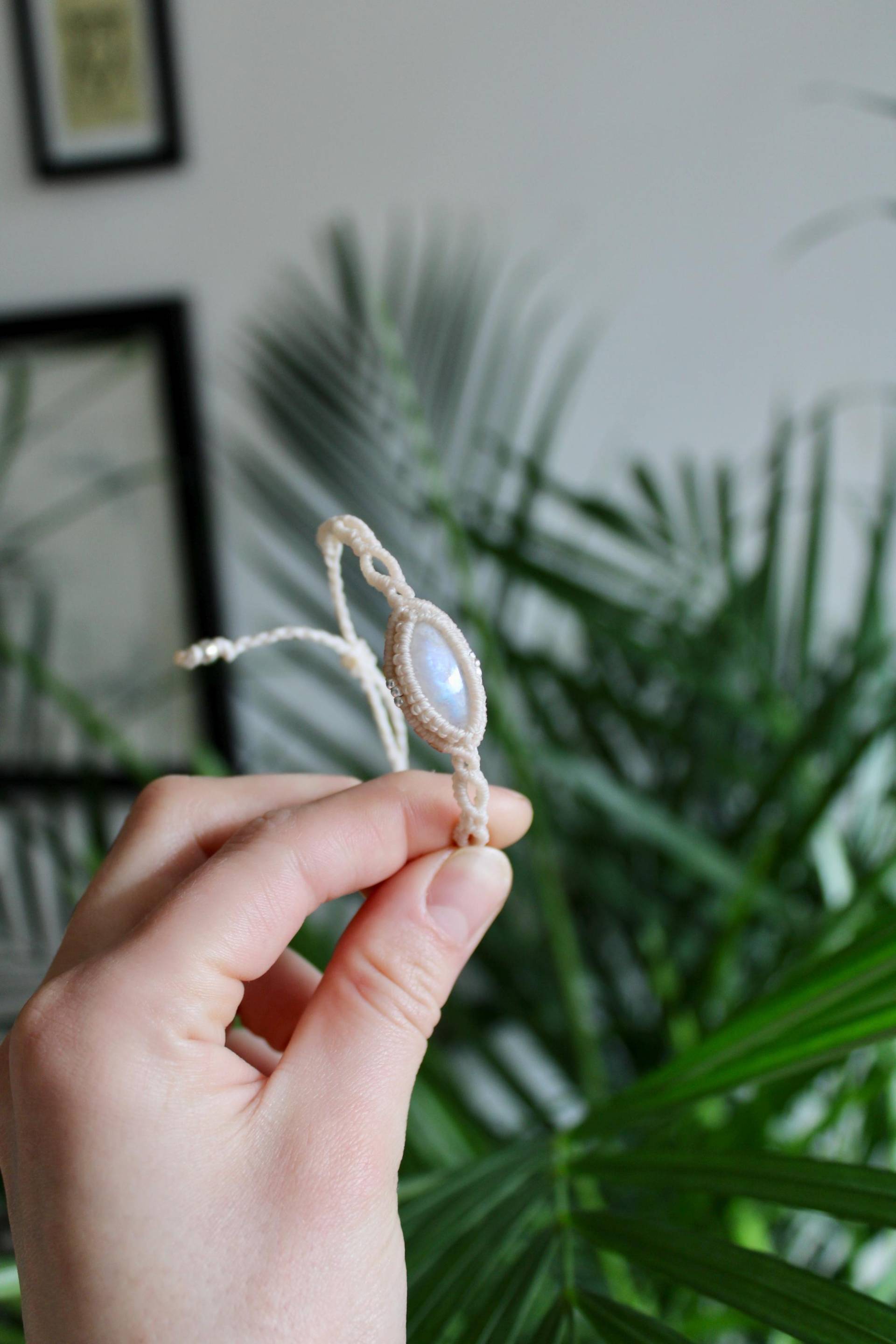 Makramee Armband Mit Mondstein von KnottedLoveAT