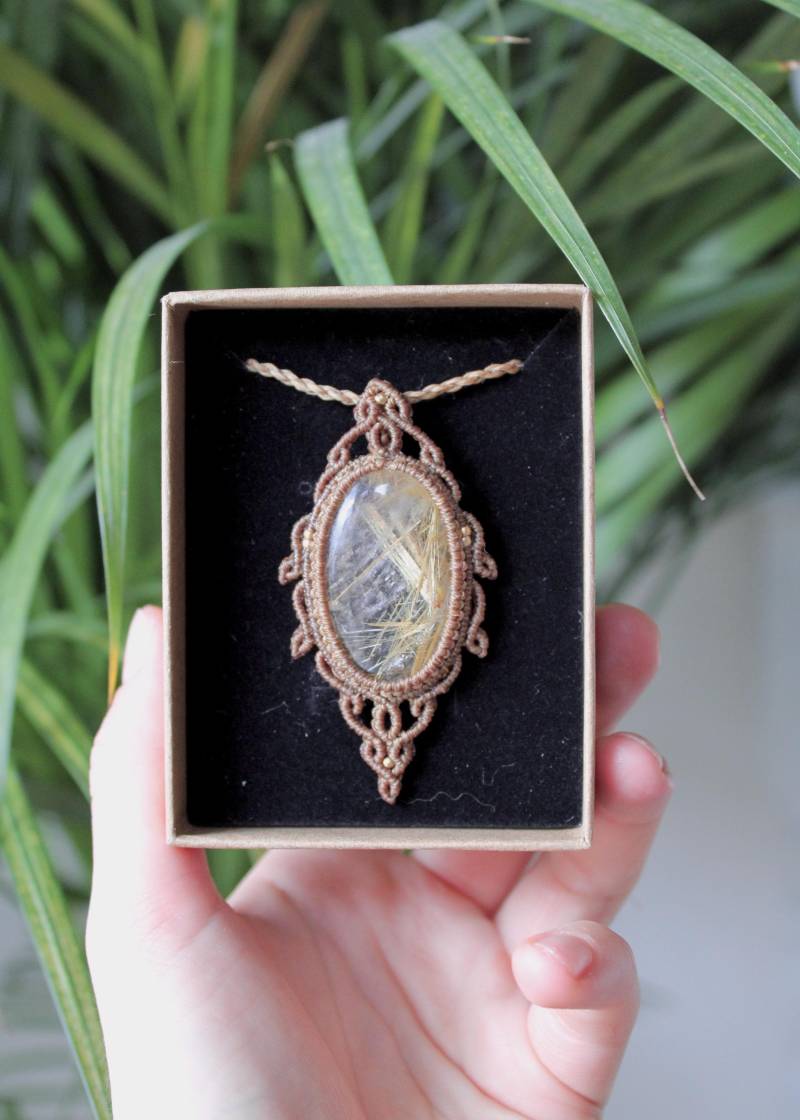 Makramee Halskette Mit Goldenem Rutilquarz Makramee Halskette Mit Goldenem Rutilquarz von KnottedLoveAT