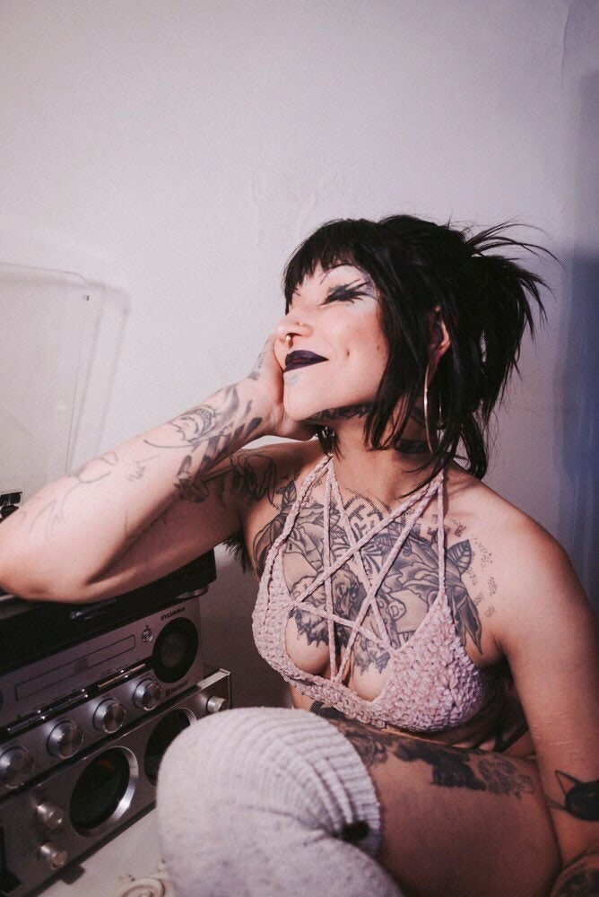 Pentagramm Samt Bralette | Gehäkeltes Top Frauen Ausgefallene Frau Strandmode Festival Auf Bestellung von KnottyCraftGirls