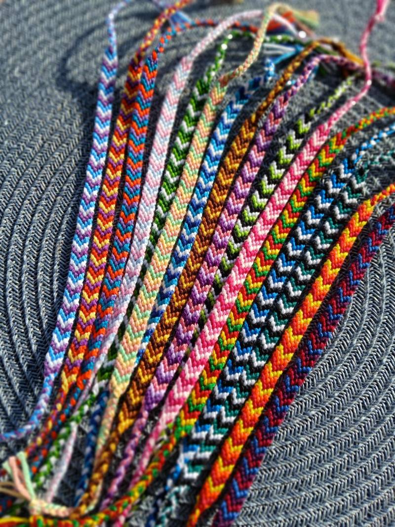 Freundschaftsband Dreifarbig - Geknüpft Personalisiert Wunschfarben Armband Lang Kurz Freundschaftsband Dreifarbig - Geknüpft Personalisiert Wunschfarben Armband Lang Kurz von Knuepfliese