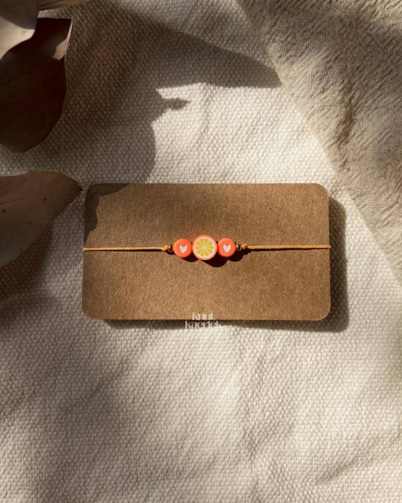 Armband Orange・sommerlicher Schmuck Mit Goldperlen Und Herzen von Knutkaerlek