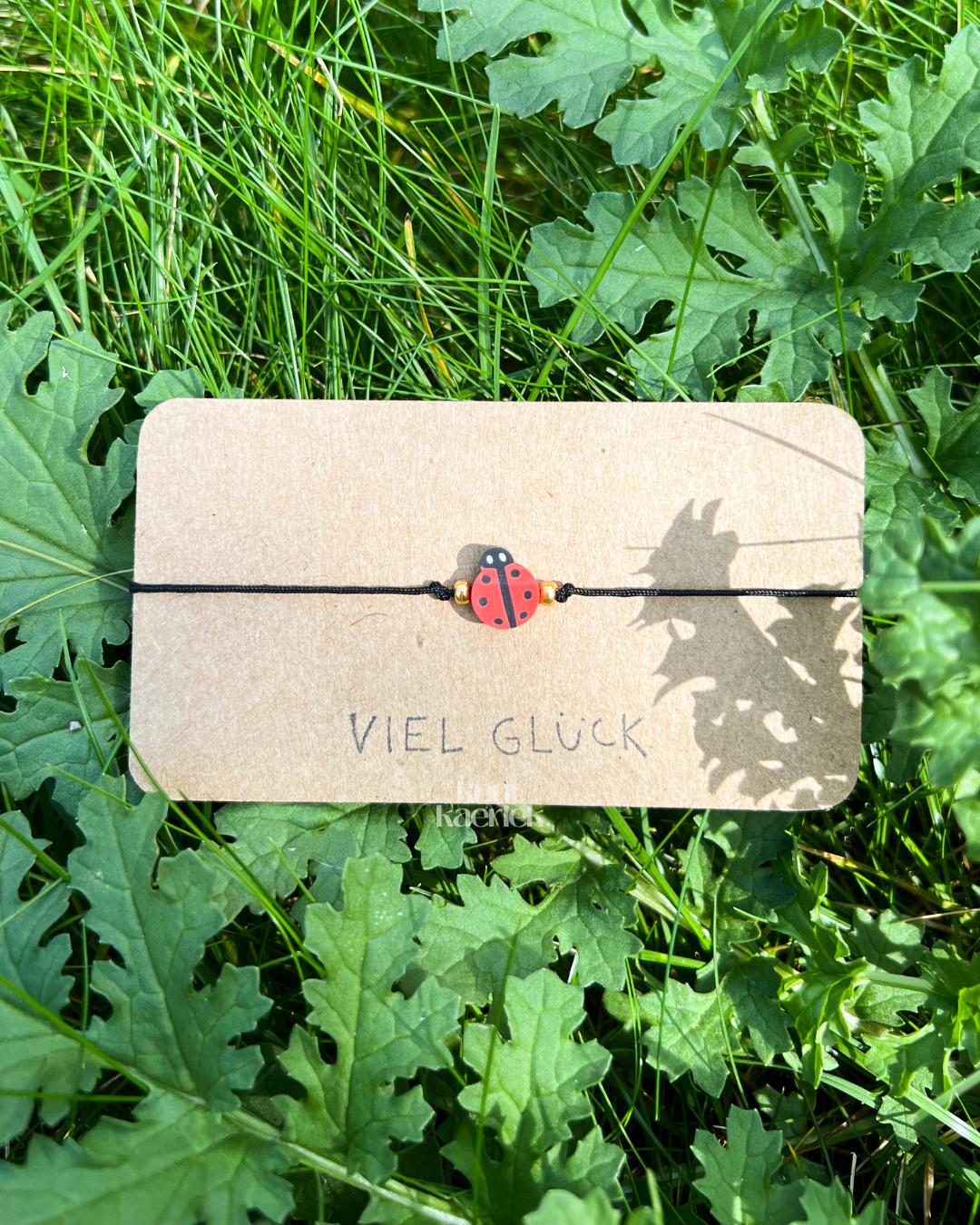 Armband Viel Glück Marienkäfer in Verschiedenen Farben Mit Goldenen Perlen Armband Viel Glück Marienkäfer in Verschiedenen Farben Mit Goldenen Perlen von Knutkaerlek