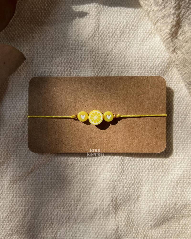 Armband Zitrone・sommerlicher Schmuck Mit Goldperlen Und Herzen von Knutkaerlek