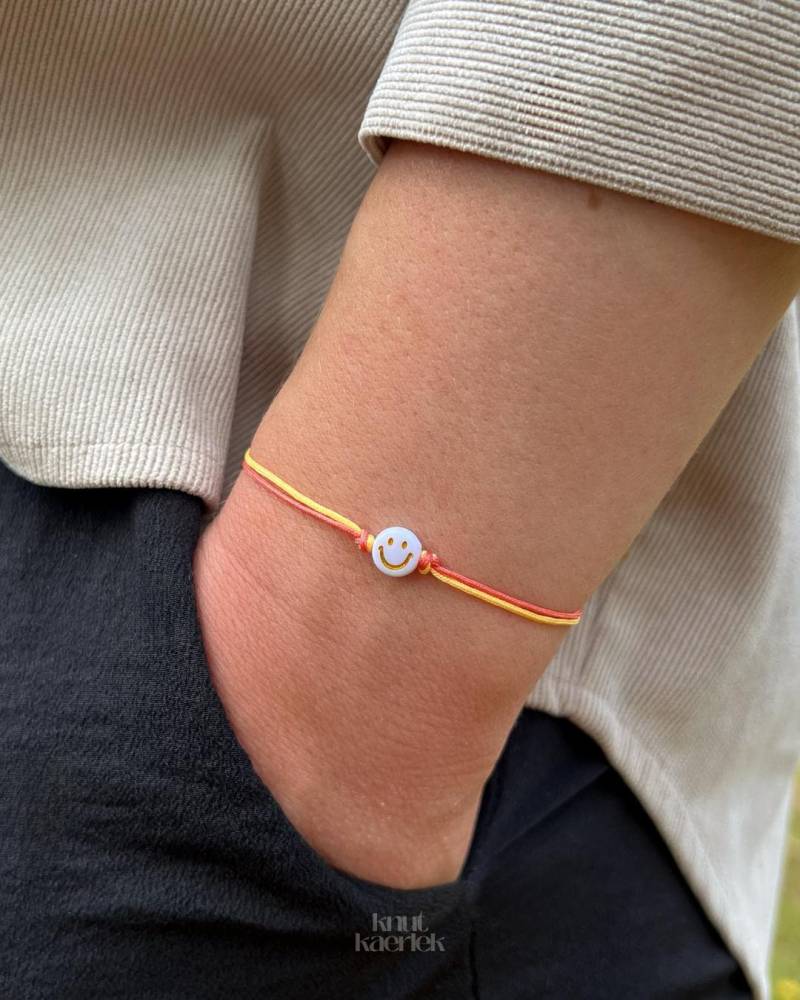 Buntes Smiley Armband ・ Freundschaftsarmband ・glücksarmband in Orange Rosa Pink von Knutkaerlek