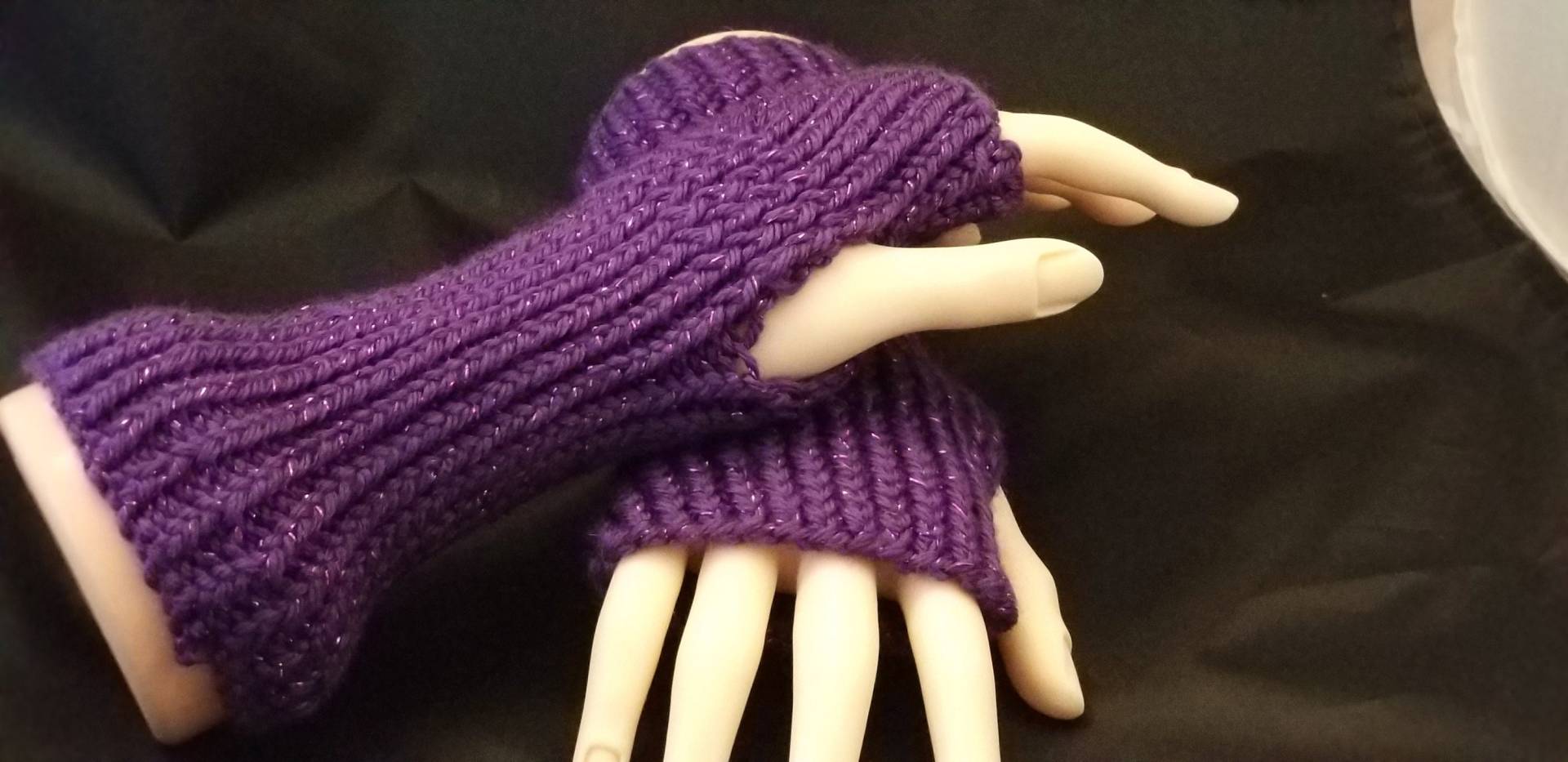 Lila Glanz Sms Fingerlose Handschuhe Lila Glanz Sms Fingerlose Handschuhe von KnuttyKnits