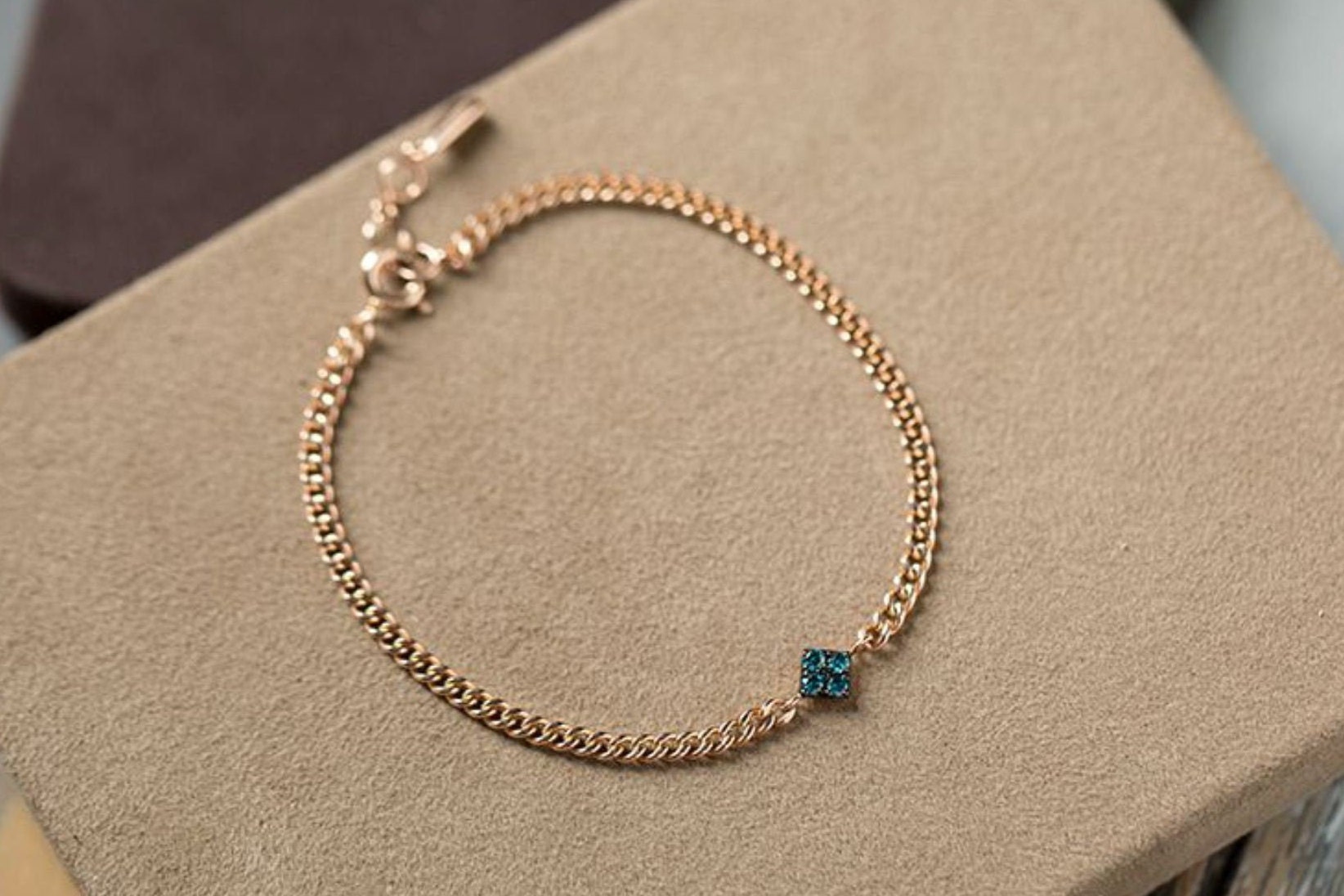 Art-Deco-Reizender Blauer Diamant in Spezieller Kette Massives 14K Roségold Tägliches Armband Art-Deco-Reizender Blauer Diamant in Spezieller Kette Massives 14K Roségold Tägliches Armband von KoalaJewelleryDesign