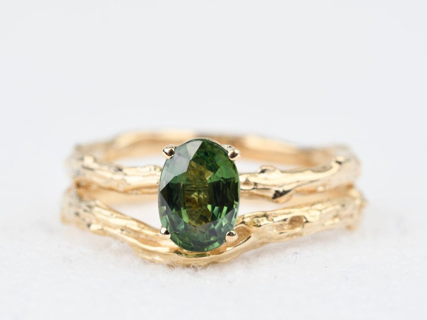 Olivgrün Saphir Ring Baum Gemasert 14K Roségold Verlobungsring von KoalaJewelleryDesign