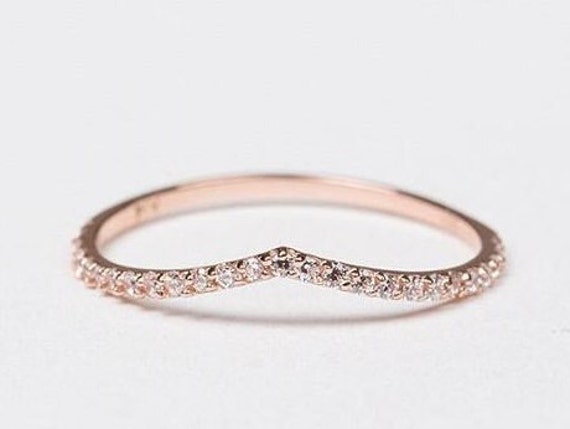 V-Form Weißer Diamant Ehering 14K Gold Passendes Band von KoalaJewelleryDesign