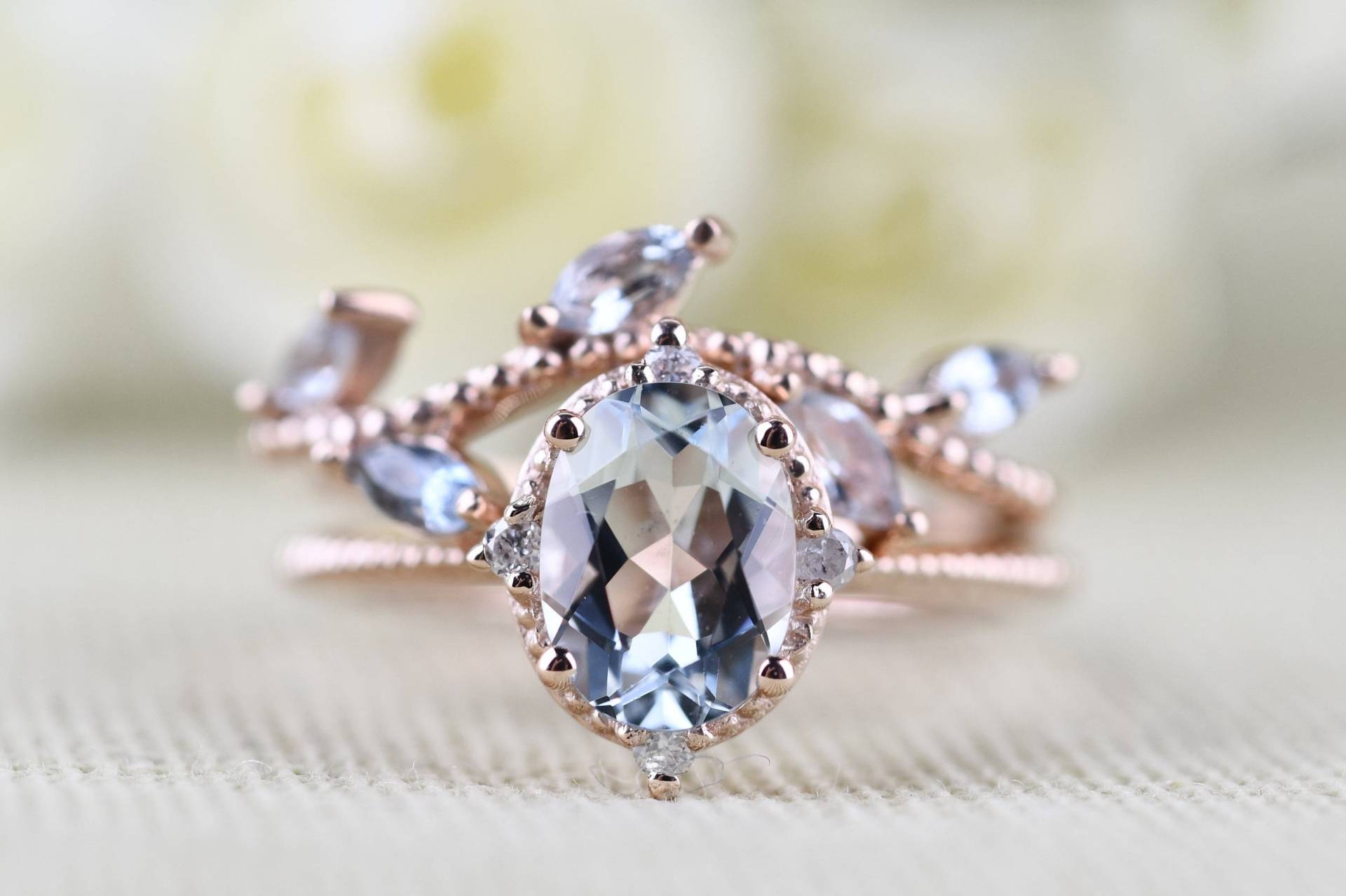 Wunderschöne Aquamarin Verlobungsring Und Efeublatt Ehering Braut Set Wunderschöne Aquamarin Verlobungsring Und Efeublatt Ehering Braut Set von KoalaJewelleryDesign