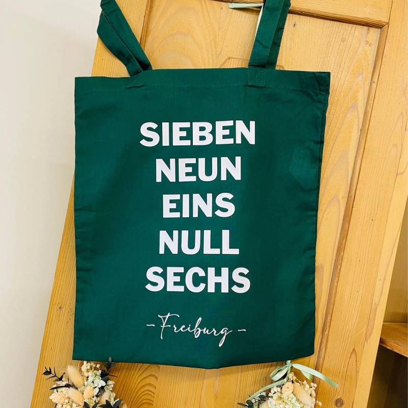 Coole Baumwolltasche Stofftasche Mit Postleitzahl Und Ort, Witzige Tolle Geschenkidee von Koboldtheater22