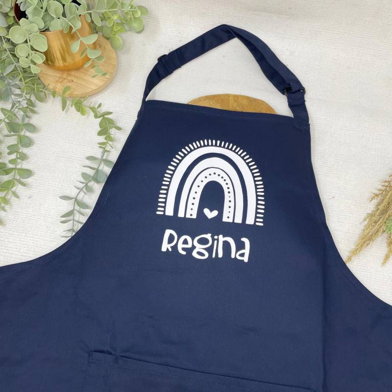 Malkittel Für Die Schule - Kinderschürze Mit Namen Und Regenbogen Personalisiert Tolles Geschenk Schulkinder Zur Einschulung von Koboldtheater22