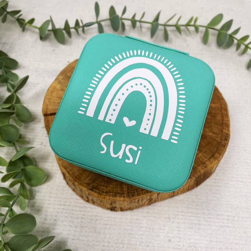 Schmuckaufbewahrung Etui Mädchen - Geschenk Kommunion Einschulung Geburtstag Personalisiert Mit Regenbogen Und Namen Mint von Koboldtheater22