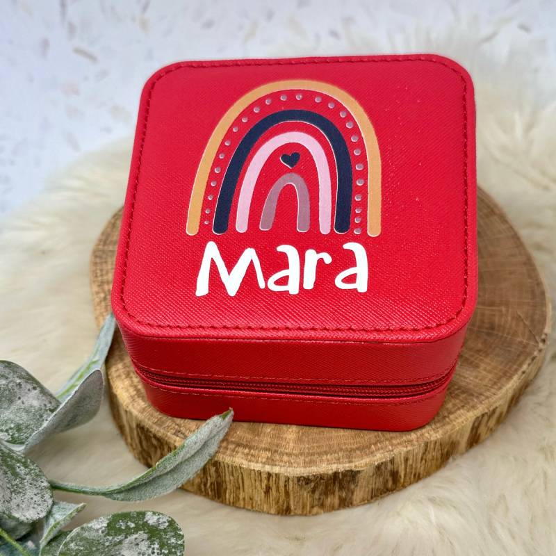 Schmucketui Rot - Personalisiert Mit Namen Und Regenbogen- Geschenk Kommunion Einschulung Geburtstag Reiseetui Schmuckschatulle von Koboldtheater22