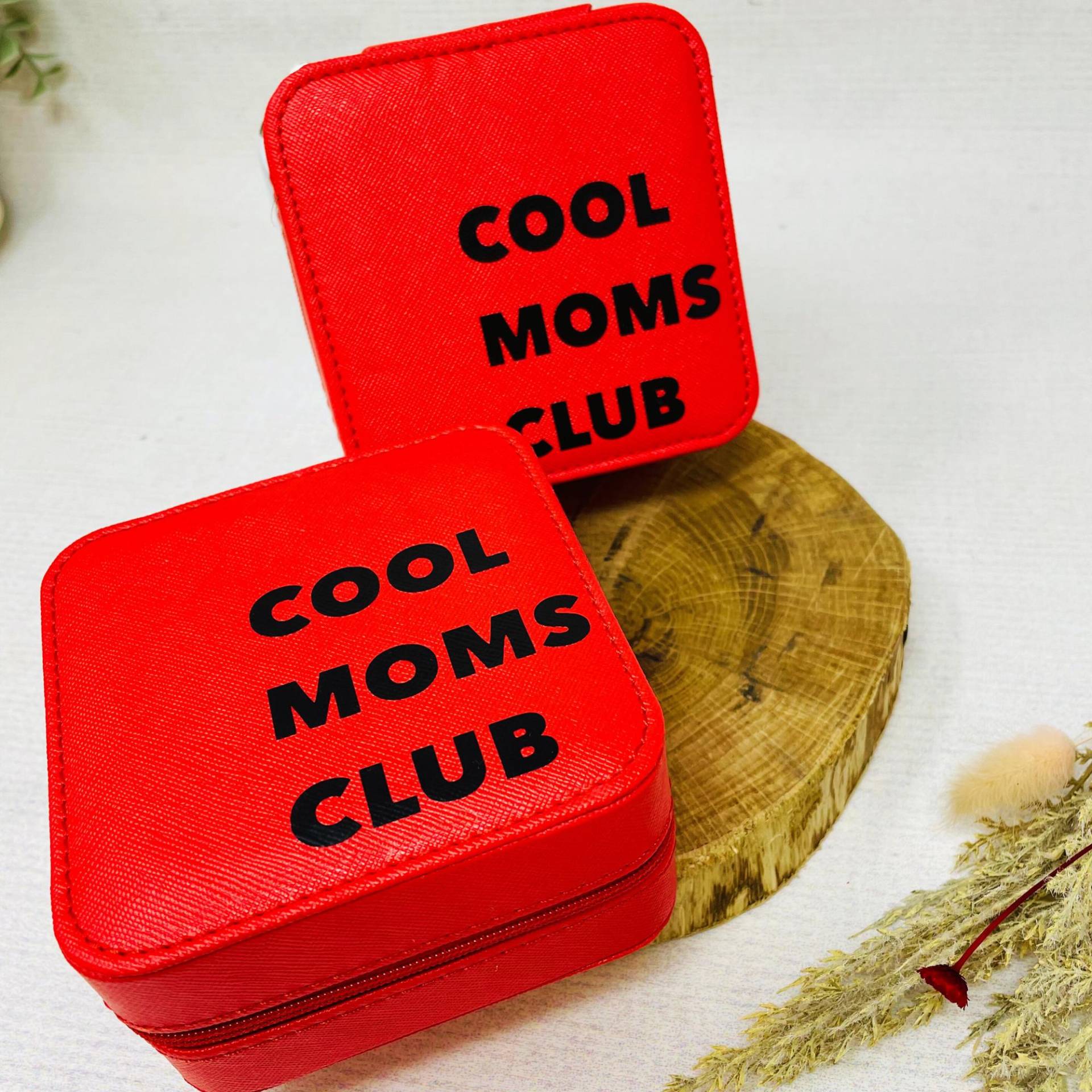 statement-Schmucketui - „Muddi Kram" Oder „Cool Moms Club" Geschenk Zum Muttertags von Koboldtheater22