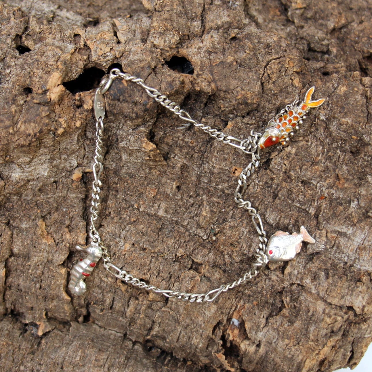 Silber Charm Armband Mit Cloisonnee Charms - Fisch Seepferdchen Catania Silber Charm Armband Mit Cloisonnee Charms - Fisch Seepferdchen Catania von KobraFinds