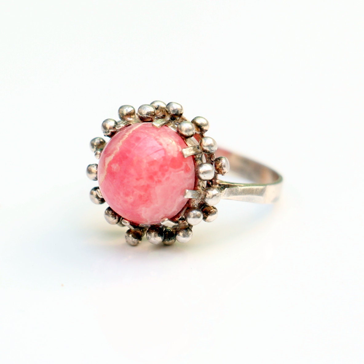 Silberring Mit Großen Rhodochrosite | 835 in Markanten Einstellung "Hoch" Silberring Mit Großen Rhodochrosite | 835 in Markanten Einstellung "Hoch" von KobraFinds