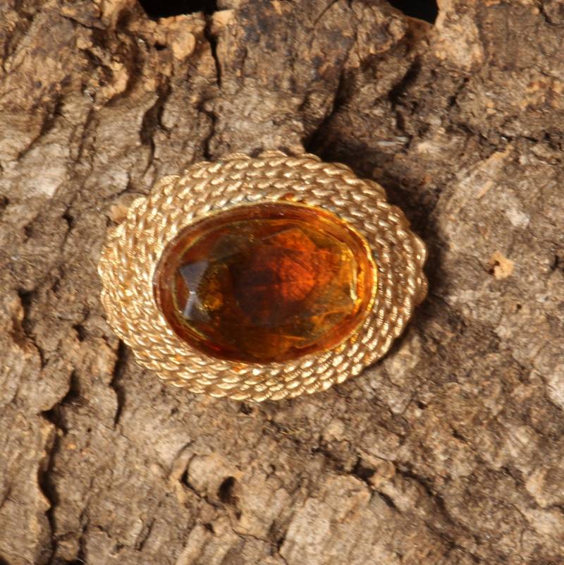 Vintage-Brosche in Goldoptik Mit Facettiertem Stein - Sphinx Kostenloser Versand von KobraFinds