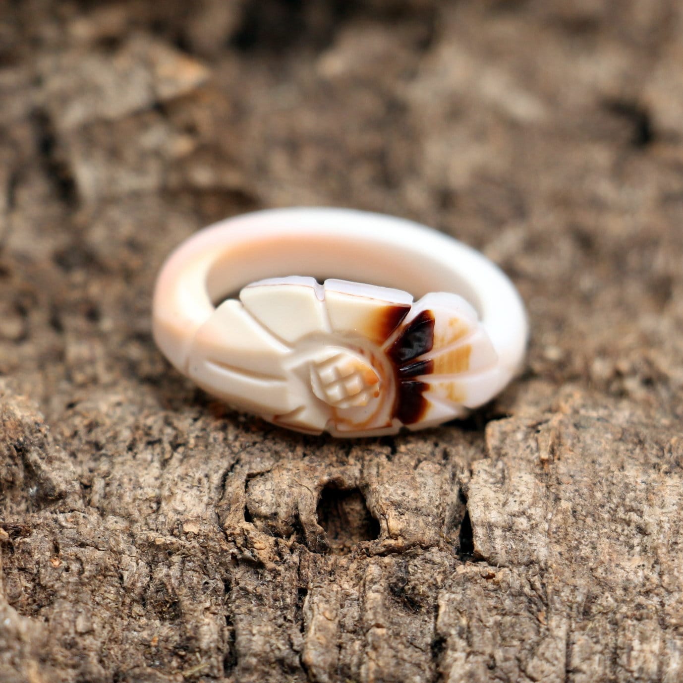 Vintage Ring Von Geschnittenen Zelluloid - Lucite Boho Ibiza Vintage Ring Von Geschnittenen Zelluloid - Lucite Boho Ibiza von KobraFinds