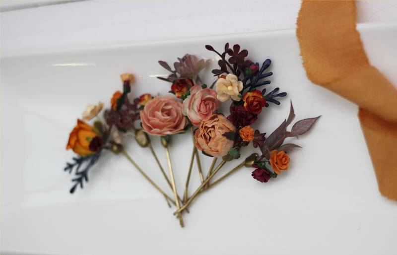 Set Mit 8 Haarnadeln Rostorange Herbsthochzeit Brautblumen Blumen Florale Bridesmaid-0014 Set Mit 8 Haarnadeln Rostorange Herbsthochzeit Brautblumen Blumen Florale Bridesmaid-0014 von Kochetova