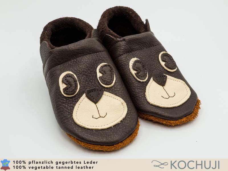 Bioleder Krabbelschuhe Bär/Lederpuschen Lederschläppchen Verschiedene Größen Und Farben Pflanzliche Gerbung Chromfrei Bioleder Krabbelschuhe Bär/Lederpuschen Lederschläppchen Verschiedene Größen Und Farben Pflanzliche Gerbung Chromfrei von Kochuji