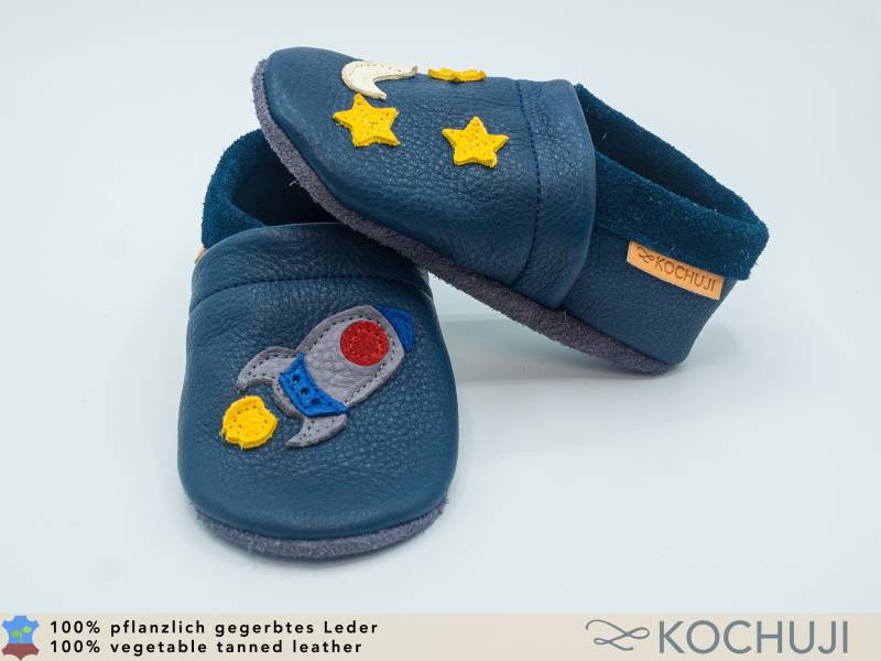Bioleder Krabbelschuhe Rakete/Weltall Verschiedene Farben Naturleder Pflanzliche Gerbung Chromfrei Sterne Und Mond Bioleder Krabbelschuhe Rakete/Weltall Verschiedene Farben Naturleder Pflanzliche Gerbung Chromfrei Sterne Und Mond von Kochuji