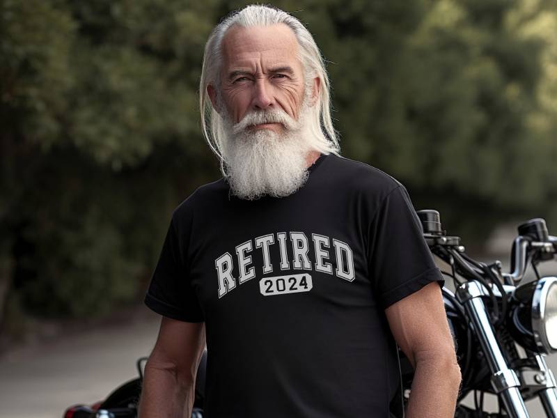 T-Shirt Retired 2024 - Für Den Zukünftigen Oder Schon Aktuellen Rentner Personalisiert Mit Jahr T-Shirt Retired 2024 - Für Den Zukünftigen Oder Schon Aktuellen Rentner Personalisiert Mit Jahr von Kodelandia