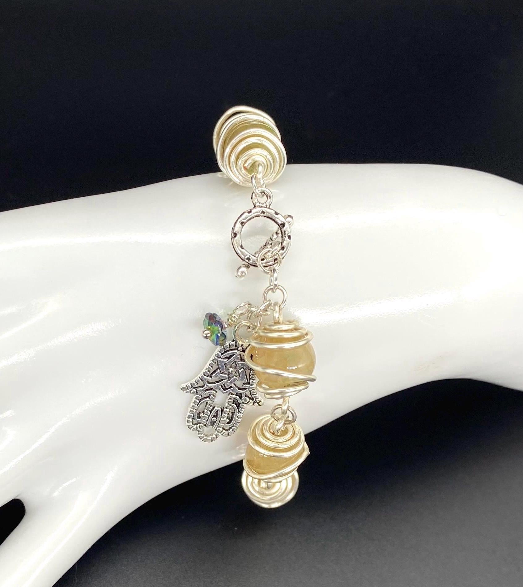 Grünes Achat Armband Draht Gewickelt Lotus Hamsa Charm Schmuck Grünes Achat Armband Draht Gewickelt Lotus Hamsa Charm Schmuck von KodeliaHollow