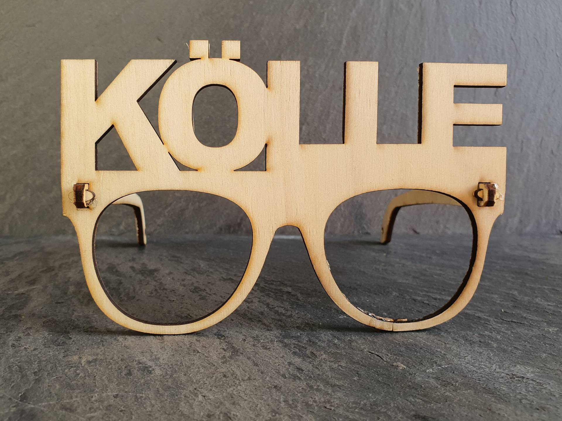 Karnevalsbrille Köln Mit Schriftzug Karnevalsbrille Köln Mit Schriftzug von KoelscheManufaktur