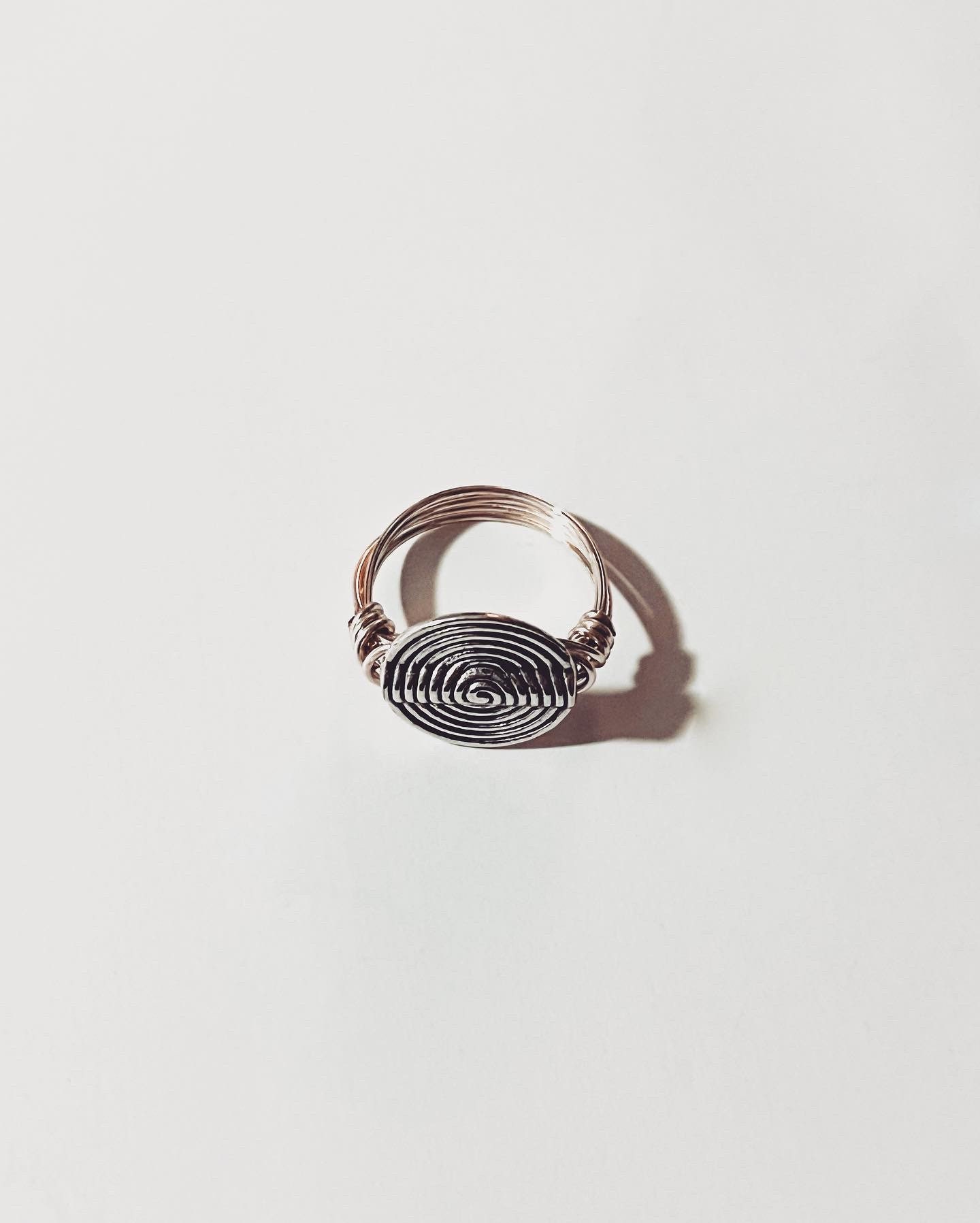 Silber Spiral Pachamama Anhänger, Umgedreht, Wire Wrap Ring, Custom Sizing Silber Spiral Pachamama Anhänger, Umgedreht, Wire Wrap Ring, Custom Sizing von KoenabyTina