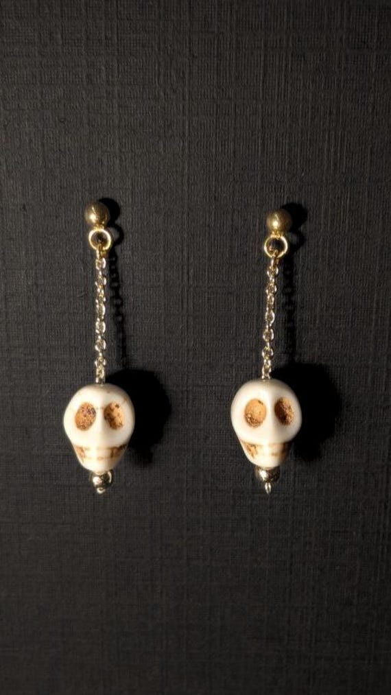 Gothic Skull Ohrringe Damen - Vergoldete Edelstahl Ohrstecker Und Totenkopf Anhänger Rock Punk Alternative Schmuck Wicca Halloween von KoenigKleinod