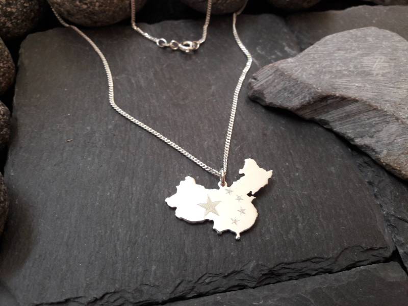 China Landkarte Anhänger Mit Panzerkette in 925Er Silber & Fünf Sterne Gravur - Kettenlänge Wählbar | Lk-02/China+5Sterne von Koenigsprodukte