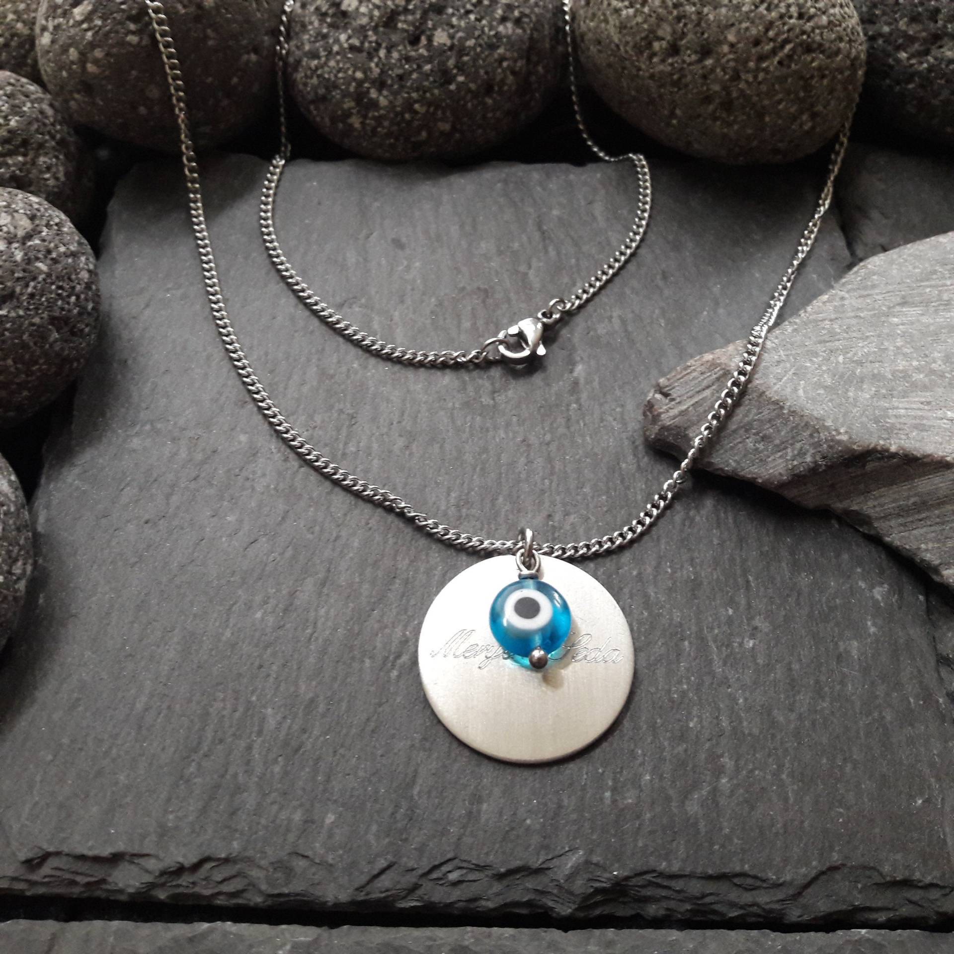 Gravurplatte Mit Glücksauge Anhänger Und Einer Panzerkette Aus Edelstahl, Gravur Namenskette | Gk124/stahl+K Gravurplatte Mit Glücksauge Anhänger Und Einer Panzerkette Aus Edelstahl, Gravur Namenskette | Gk124/stahl+K von Koenigsprodukte