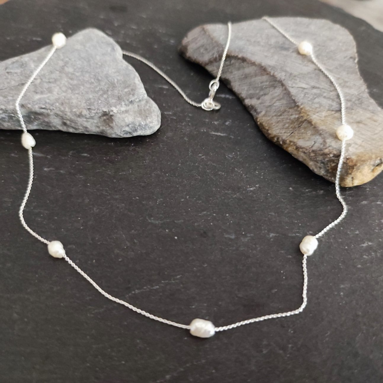 Halskette in 925Er Silber Mit 7 Biwa-Perlen, 40 cm Ankerkette Süßwasserzuchtperlen Halskette in 925Er Silber Mit 7 Biwa-Perlen, 40 cm Ankerkette Süßwasserzuchtperlen von Koenigsprodukte