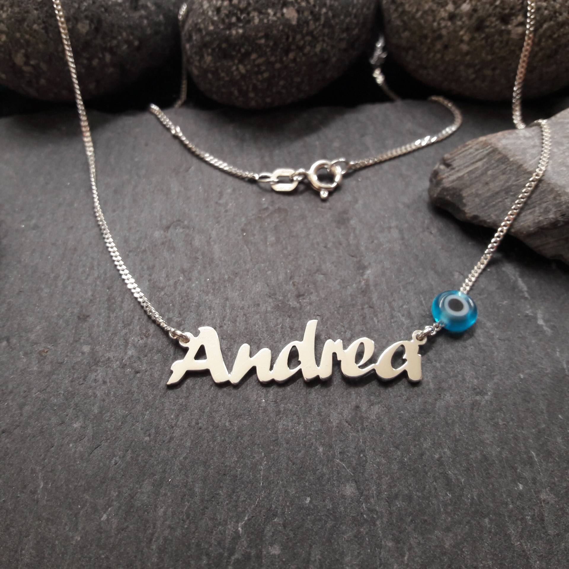 Namenskette Mit Wunschname in 925Er Silber Und Glücksauge, Buchstaben & Länge Wählbar | Nk-04/Hb Namenskette Mit Wunschname in 925Er Silber Und Glücksauge, Buchstaben & Länge Wählbar | Nk-04/Hb von Koenigsprodukte