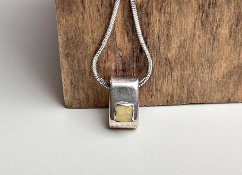 Bernsteinschmuck Kette Anhänger Zamak Und Bernstein von Koenigswurzeln