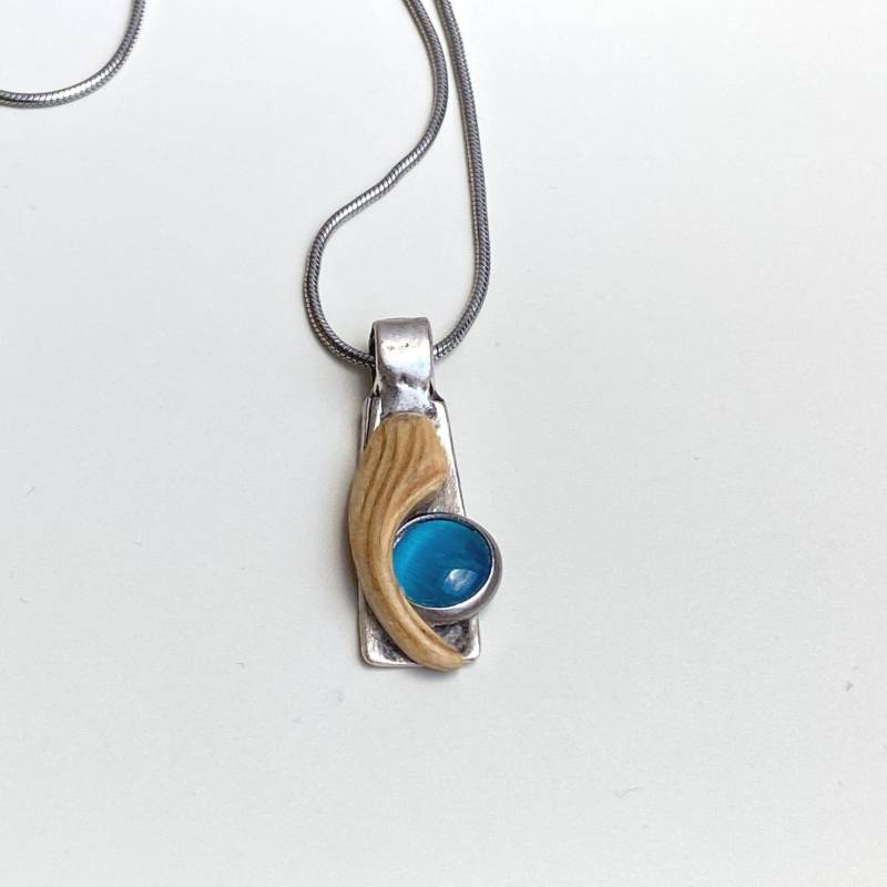 Holzschmuck Kette Anhänger Holz Und Resin-Cabochon von Koenigswurzeln