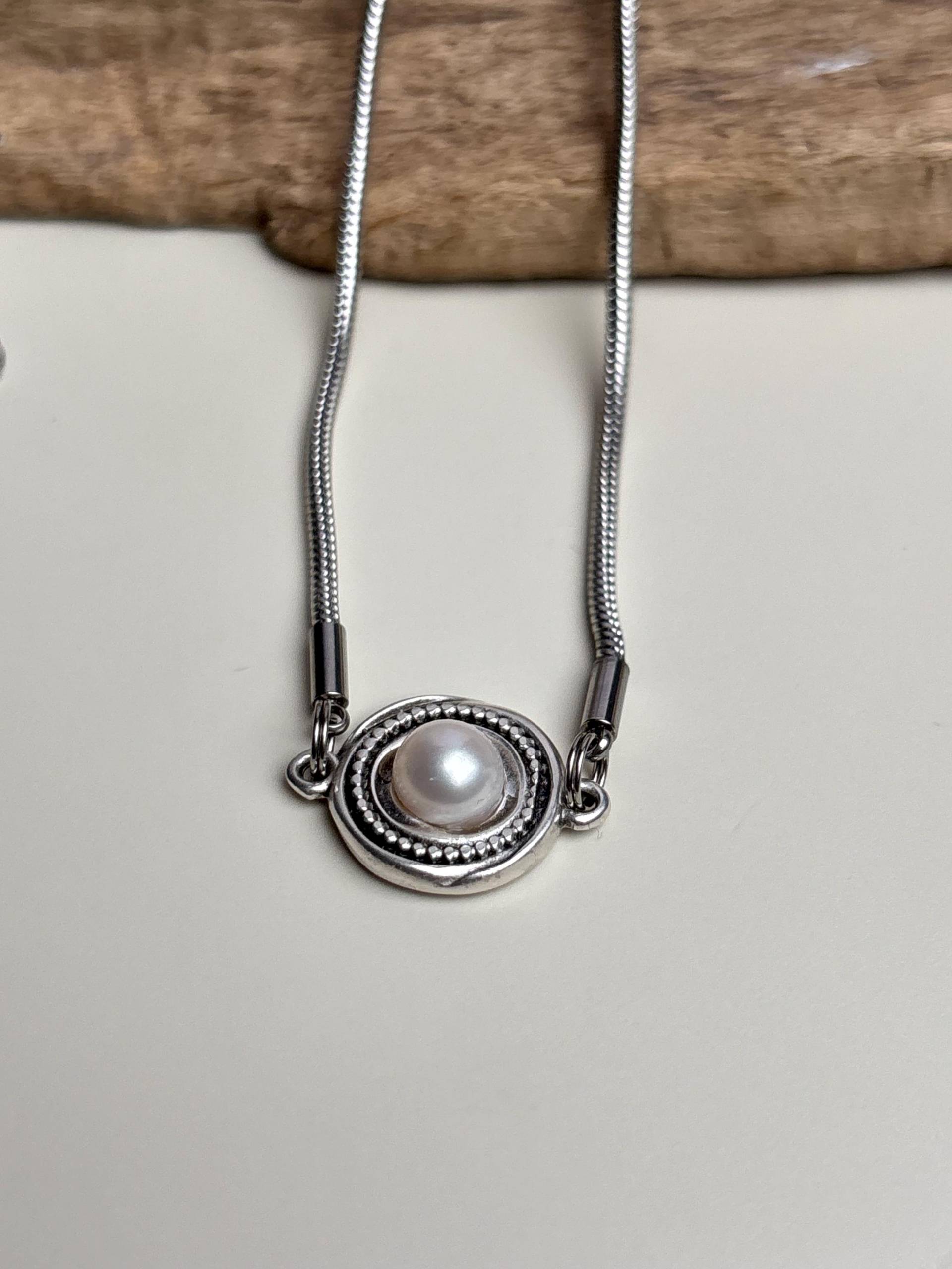 Königswurzeln Kette Mit Weißer Perle von Koenigswurzeln
