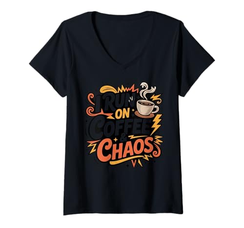 Damen Ich Renne auf Kaffee und Chaos, lustiges Retro -Zitat T-Shirt mit V-Ausschnitt Damen Ich Renne auf Kaffee und Chaos, lustiges Retro -Zitat T-Shirt mit V-Ausschnitt von Koffeinhaltiger Chaos Kaffee Humor Lebensstil