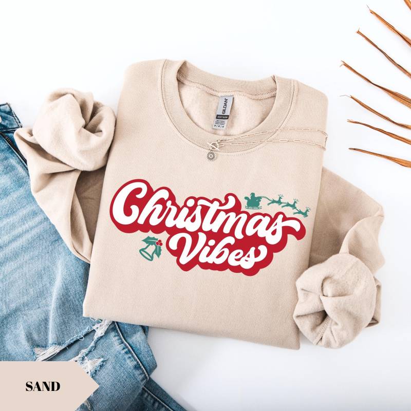 Retro Christmas Vibes Sweatshirt, Damen Weihnachten Feiertage Pullover, Süßes Weihnachts Weihnachtsgeschenk, Winter Shirt von KogeraOnlineShop