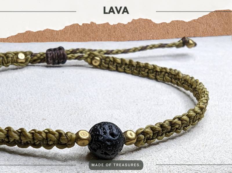 Makramee Armband "Planet" Mit Lava-stein | Schwarz & Messingperlen | Garn Olivgrün/Khaki Handgeknüpft, Langlebig, Perfekt Für Den Alltag von KOHKAJA